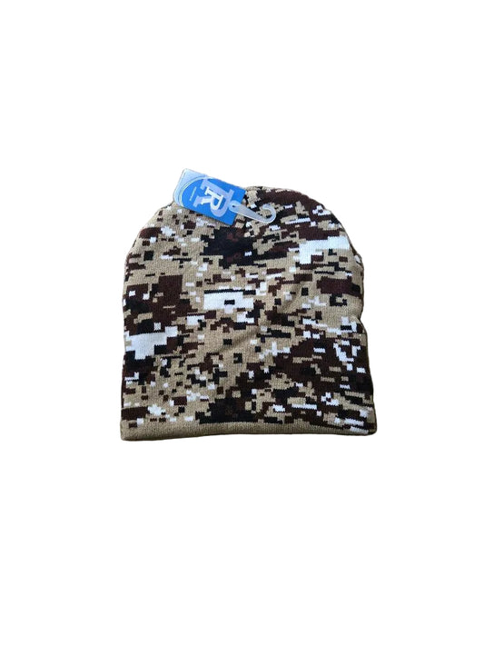 Camouflage beanie with a brand tag 

